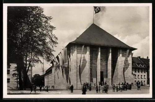 AK Bayreuth, Haus der Deutschen Erziehung mit bannern