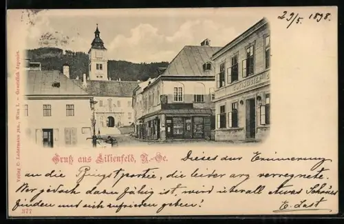 AK Lilienfeld /N.-Oe., Ortspartie mit Blick zum Rathaus