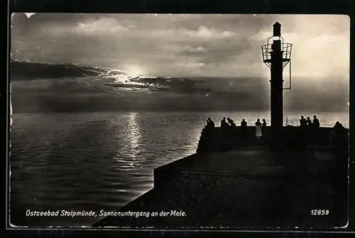AK Stolpmünde / Ostseebad, Sonnenuntergang an der Mole