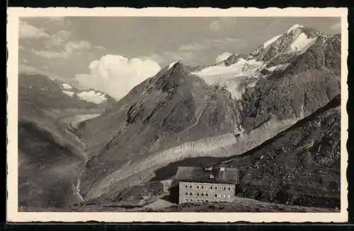 AK Martin-Busch-Hütte, Blick auf die Berghütte mit Schalfgletscher und Mutmalspitze