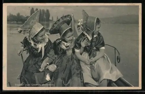 AK Mädchen in Trachten am Bodensee