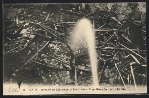 AK Nantes, Incendie du Théatre de la Renaissance, le 19 Décembre 1912, La Scène, Brand
