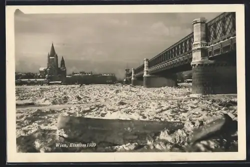 AK Wien, Eisstoss 1929, Blick an der Brücke vorbei über aufgetürmte Eisplatten