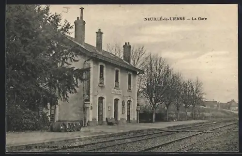 AK Neuillé-le-Lierre, La Gare, Bahnhof