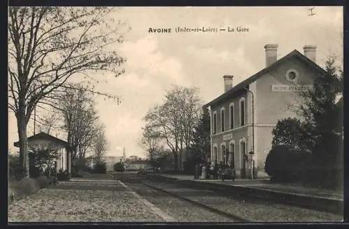 AK Avoine, la Gare, Bahnhof von der Gleisseite