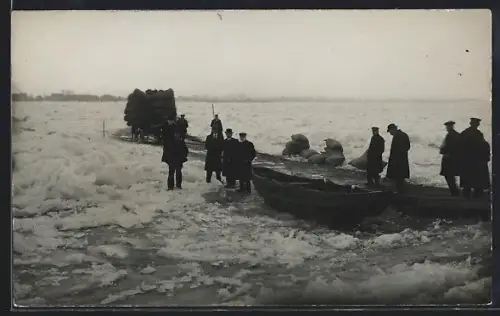 AK Gorinchem, Menschen mit Säcken nach Eisstoss
