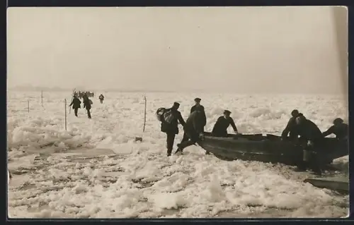 AK Gorinchem, Menschen mit Boot nach Eisstoss