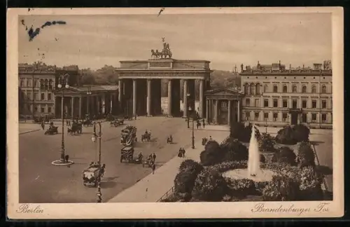 AK Berlin, Brandenburger Tor vom Pariser Platz aus gesehen