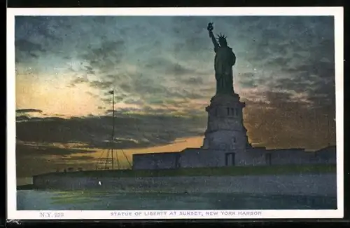 AK New York, NY, Harbor, Statue of Liberty at Sunset
