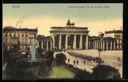 AK Berlin, Brandenburger Tor und Pariser Platz mit Soldaten