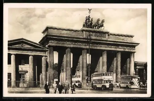 AK Berlin, Brandenburger Tor, Omnibus am Pariser Platz