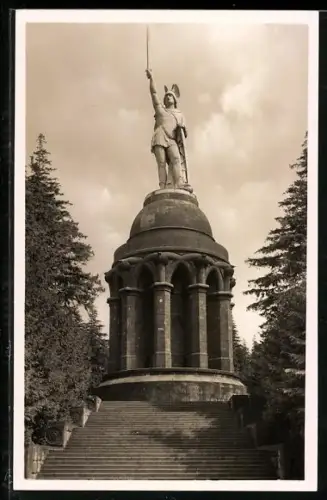 AK Detmold, Hermannsdenkmal, Totalansicht mit Treppe