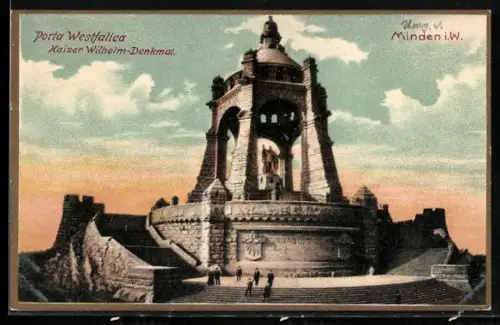 AK Porta Westfalica, Besucher am Kaiser Wilhelm - Denkmal