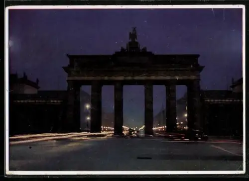AK Berlin, Brandenburger Tor bei Nacht