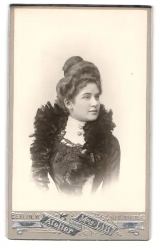 Fotografie Mme. Lilli, Berlin, Leipzigerstrasse 42, Porträt einer Dame