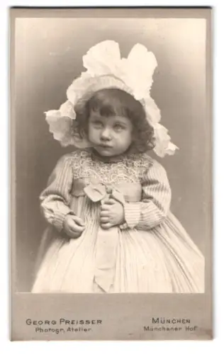 Fotografie Georg Preisser, München, Dachauerstrasse 21, Porträt eines kleinen Mädchens