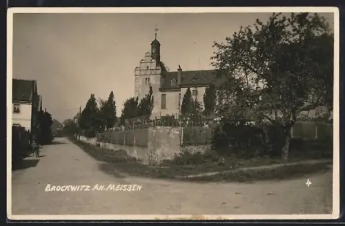 AK Brockwitz am Meissen, Kirche und Strassenansicht
