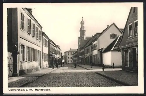 AK Germersheim, Marktstrasse, Passanten, Kirche am Ende der Strasse
