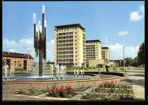 AK Halle / Saale, Chemiebrunnen und Hochhäuser in der Leninallee