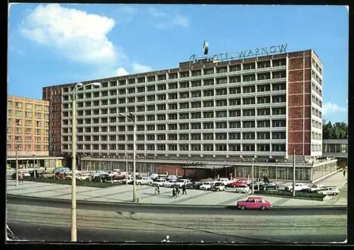 AK Rostock, Interhotel Warnow, Aussenansicht