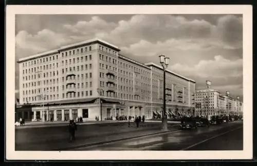 AK Berlin, Stalinallee, Am HO-Kaffee Warschau
