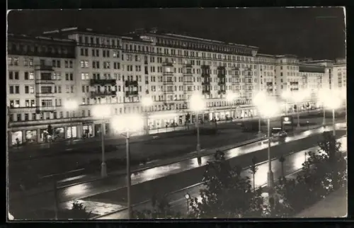 AK Berlin, Stalinallee, Nachtaufnahme