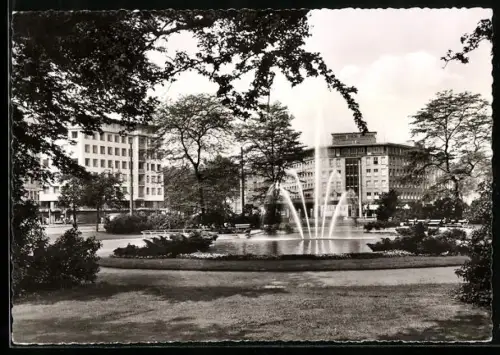 AK Köln /Rh., Friedrich-Ebert-Platz, Panorama mit Gebäuden u. Springbrunnen