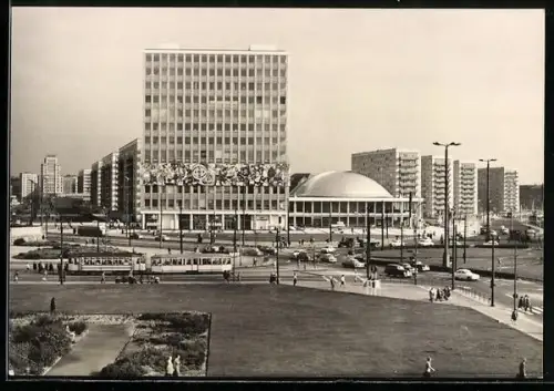 AK Berlin, Haus des Lehrers mit Strassenbahnen
