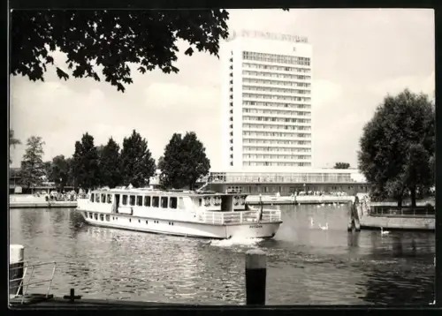 AK Potsdam, Interhotel mit Dampfer