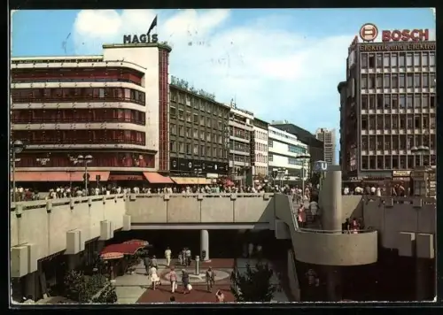 AK Hannover, Bahnhofstrasse mit Geschäften und Passerelle