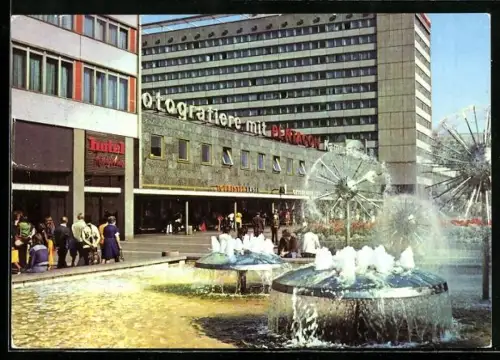 AK Dresden, Prager Strasse mit Hotel