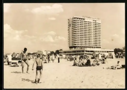 AK Rostock-Warnemünde, Strand und Hotel Neptun
