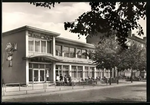 AK Halberstadt, Cafe Milchbar mit Strassenpartie