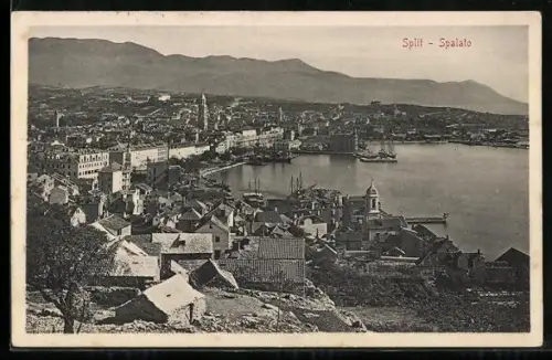 AK Split, Totalansicht mit Hafen und Bergpanorama