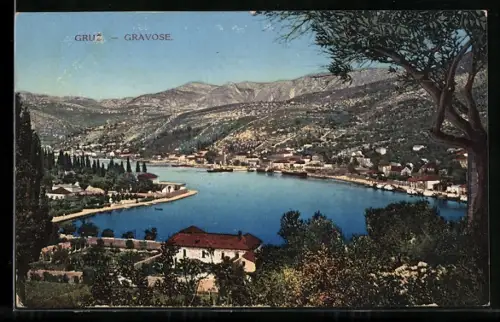 AK Gruz, Panorama vom Ort im Sonnenschein