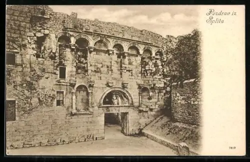 AK Split, Eingang zu einer Ruine