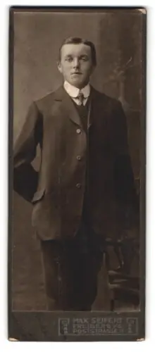 Fotografie Max Seifert, Freiberg, Poststrasse 11, Porträt eines jungen Mannes