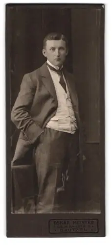 Fotografie Oskar Meister, Bautzen, Seminarstrasse 6, Porträt eines eleganten Herrn