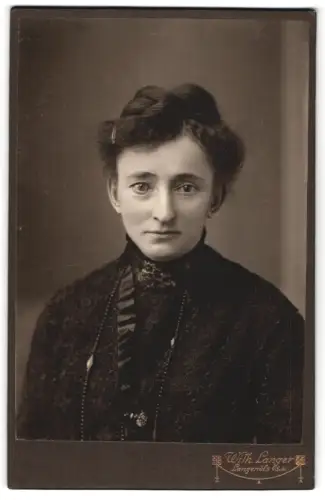 Fotografie Wilhelm Langer, Langenöls i. Schl., Porträt einer Frau