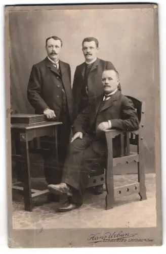 Fotografie Hans Urban, Straubing, Landau a. Isar, Drei Herren in Anzügen