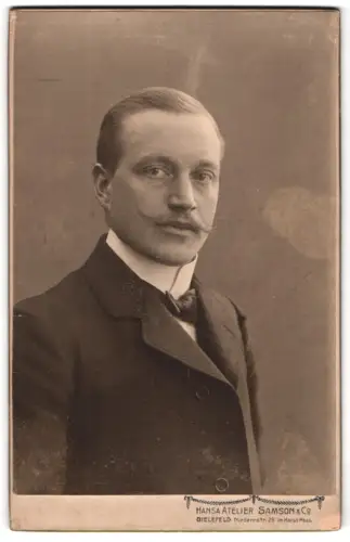 Fotografie Hansa Atelier Samson & Co, Bielefeld, Niederstrasse 26, Porträt eines eleganten Herrn