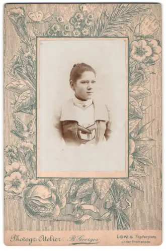 Fotografie B. Georges, Leipzig, Töpferplatz, Porträt einer jungen Frau