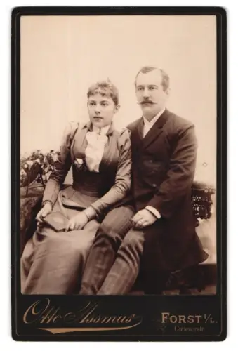Fotografie Otto Assmus, Forst i. L., Gubenerstr., Paarporträt