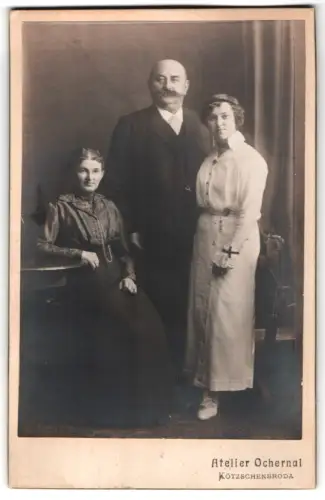 Fotografie Atelier Ochernal, Kötzschenbroda, Familienporträt mit drei Personen