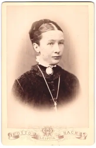 Fotografie Otto Hach, Leipzig, Zeitzerstrasse 19, Porträt einer Frau