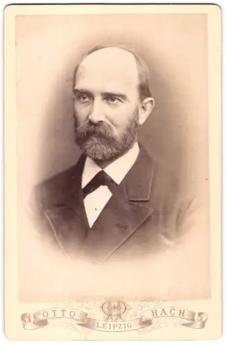 Fotografie Otto Hach, Leipzig, Zeitzerstrasse 19, Porträt eines Herrn mit Bart