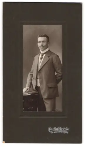 Fotografie Martin Herzfeld, Dresden, Pragerstrasse 7, Porträt eines eleganten Herrn