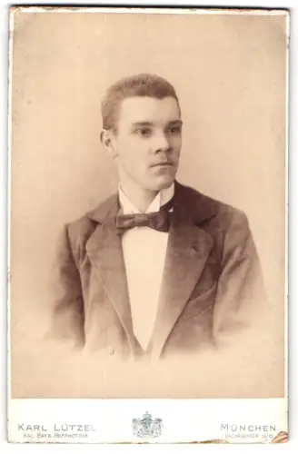 Fotografie Karl Lützel, München, Dachauerstr. 19/21, Porträt eines jungen Mannes