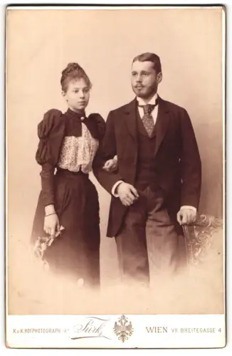Fotografie Otmar v. Türk, Wien, Breitegasse 4, Elegantes Paar in modischer Kleidung