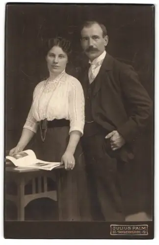 Fotografie Julius Palm, Tangermünde, Albrechtstrasse, Paar im Atelier